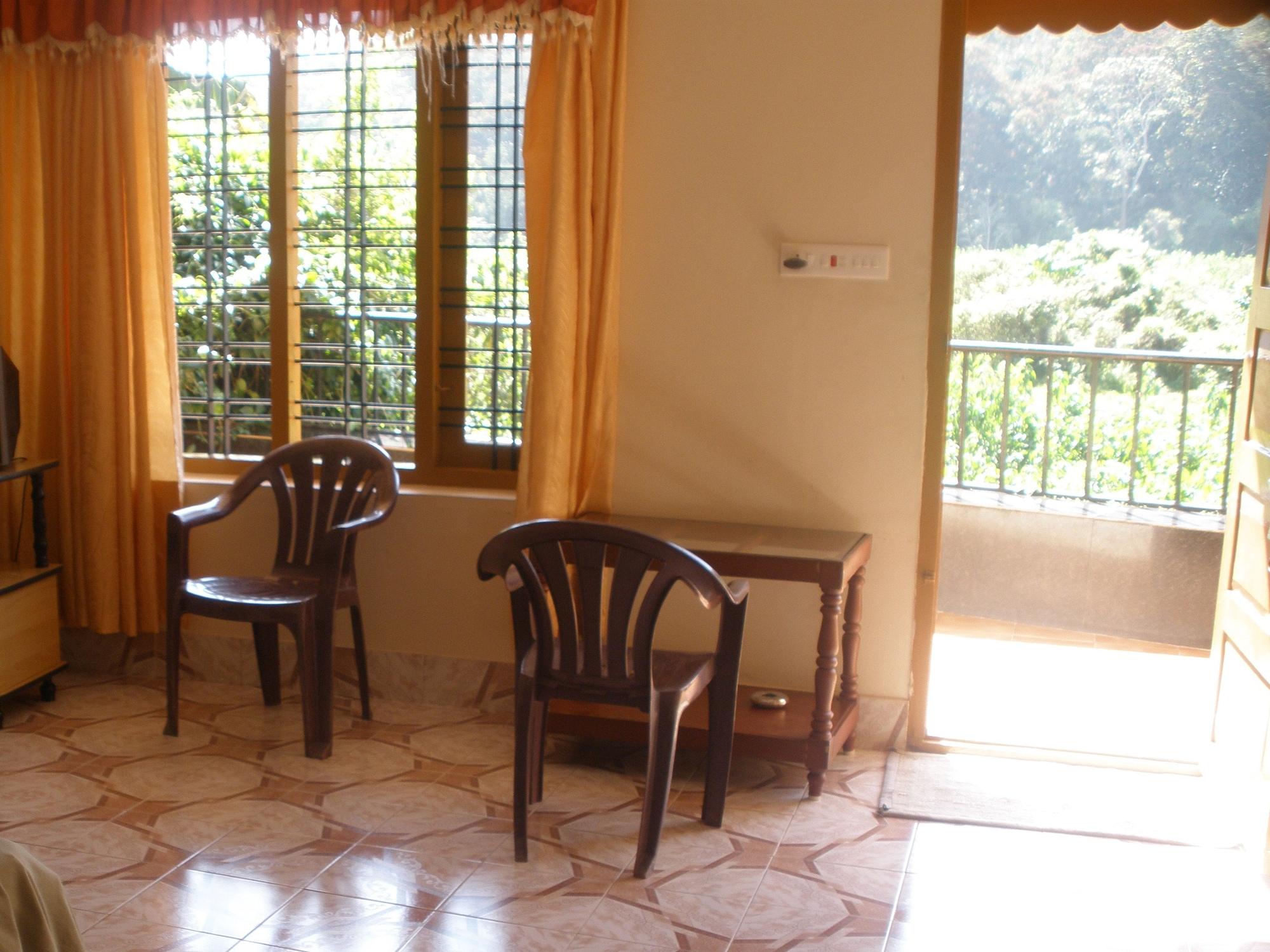 Jungle Palace Homestay เทกคาดี ภายนอก รูปภาพ