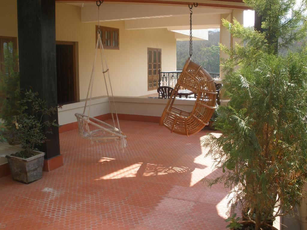 Jungle Palace Homestay เทกคาดี ภายนอก รูปภาพ