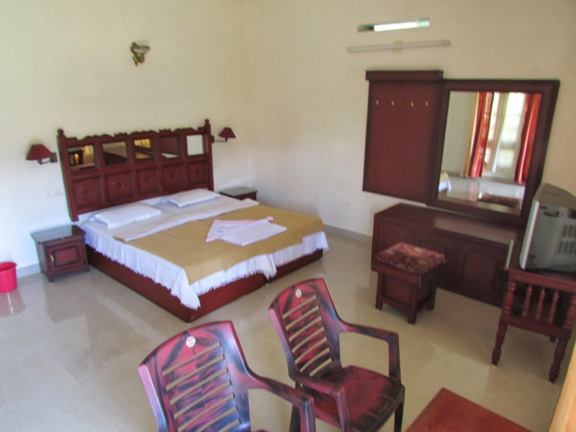Jungle Palace Homestay เทกคาดี ภายนอก รูปภาพ