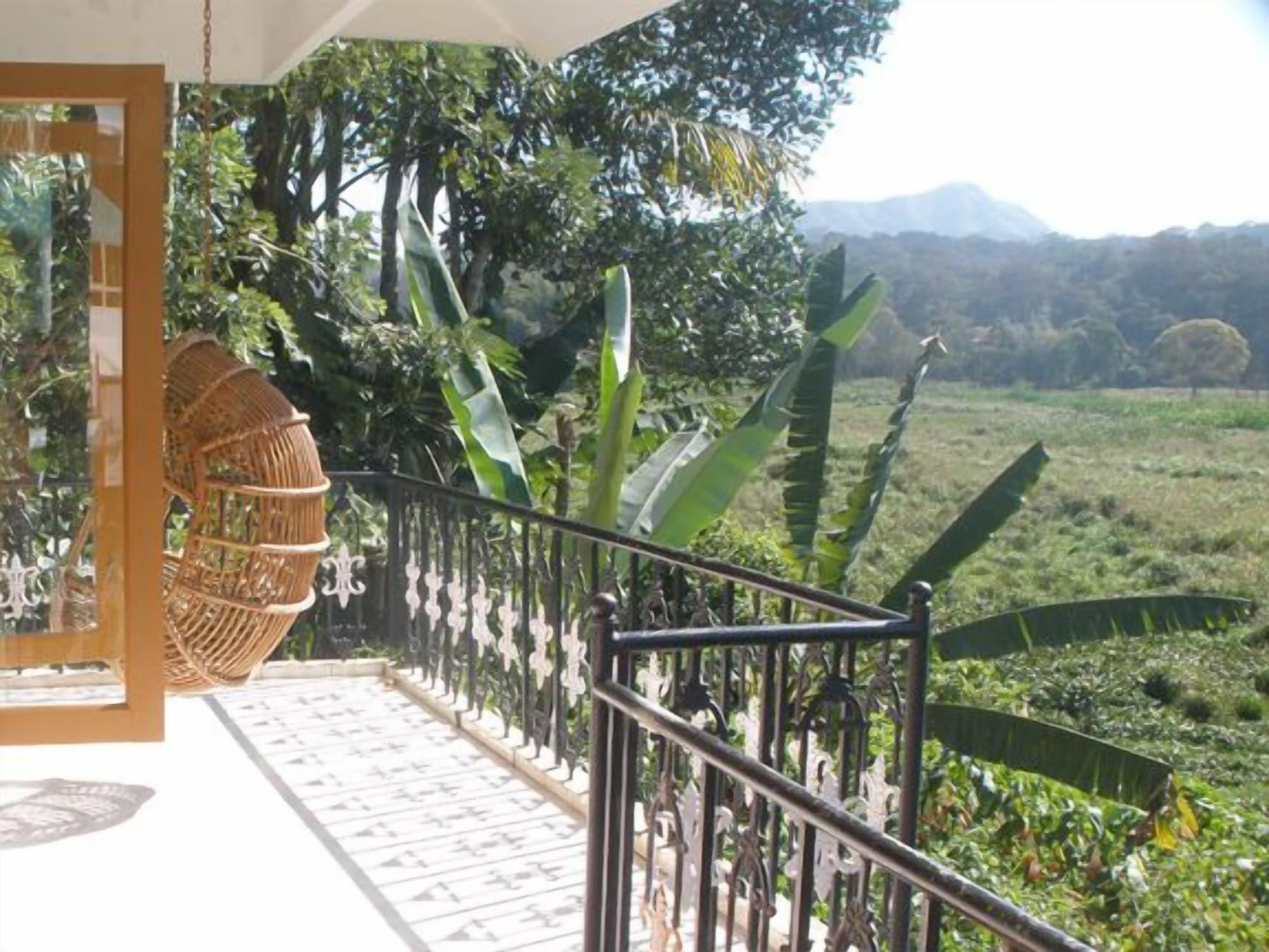 Jungle Palace Homestay เทกคาดี ภายนอก รูปภาพ
