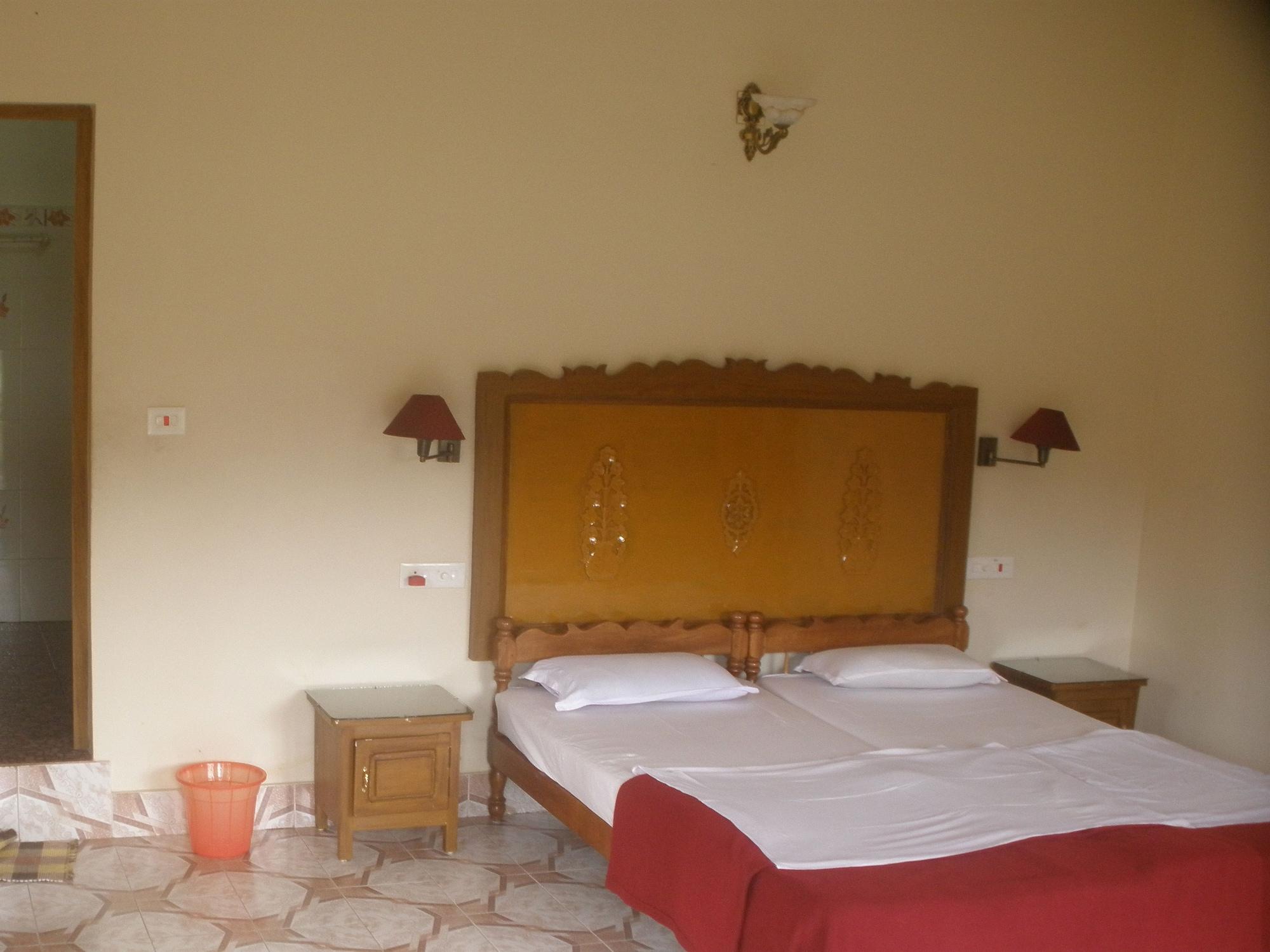 Jungle Palace Homestay เทกคาดี ภายนอก รูปภาพ