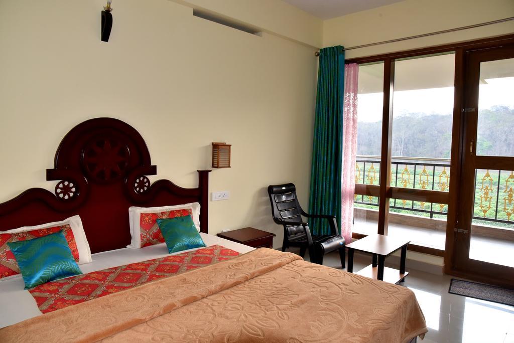 Jungle Palace Homestay เทกคาดี ภายนอก รูปภาพ