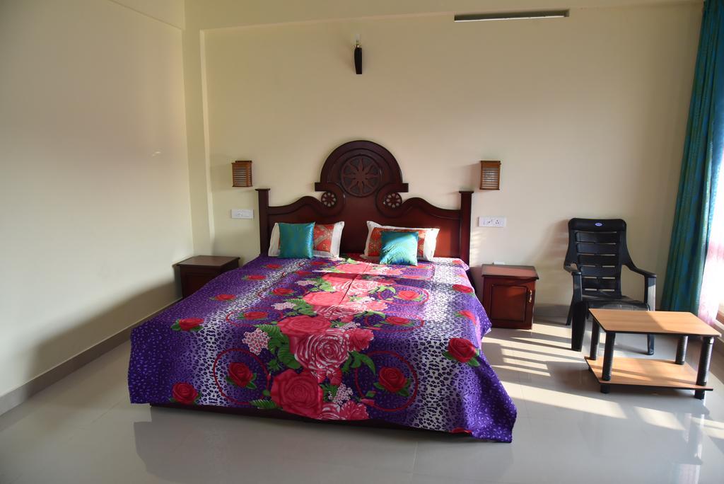 Jungle Palace Homestay เทกคาดี ภายนอก รูปภาพ