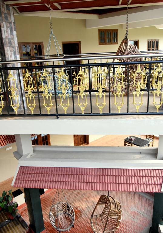 Jungle Palace Homestay เทกคาดี ภายนอก รูปภาพ