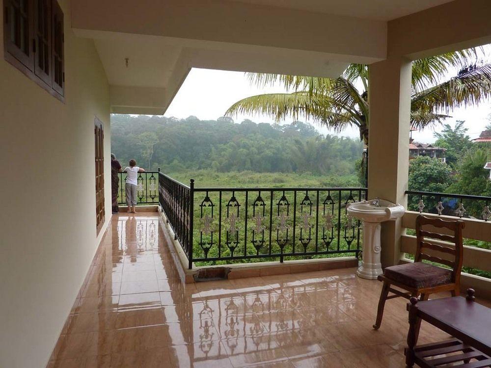 Jungle Palace Homestay เทกคาดี ภายนอก รูปภาพ