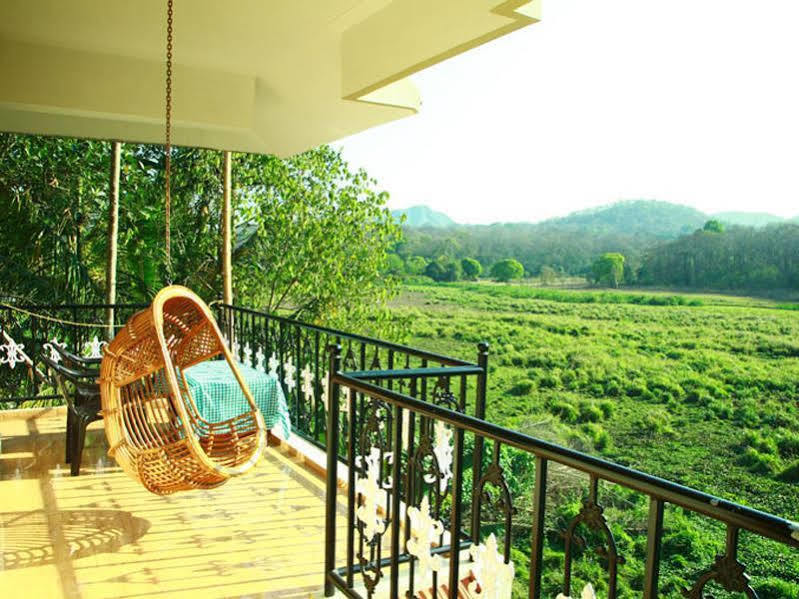 Jungle Palace Homestay เทกคาดี ภายนอก รูปภาพ