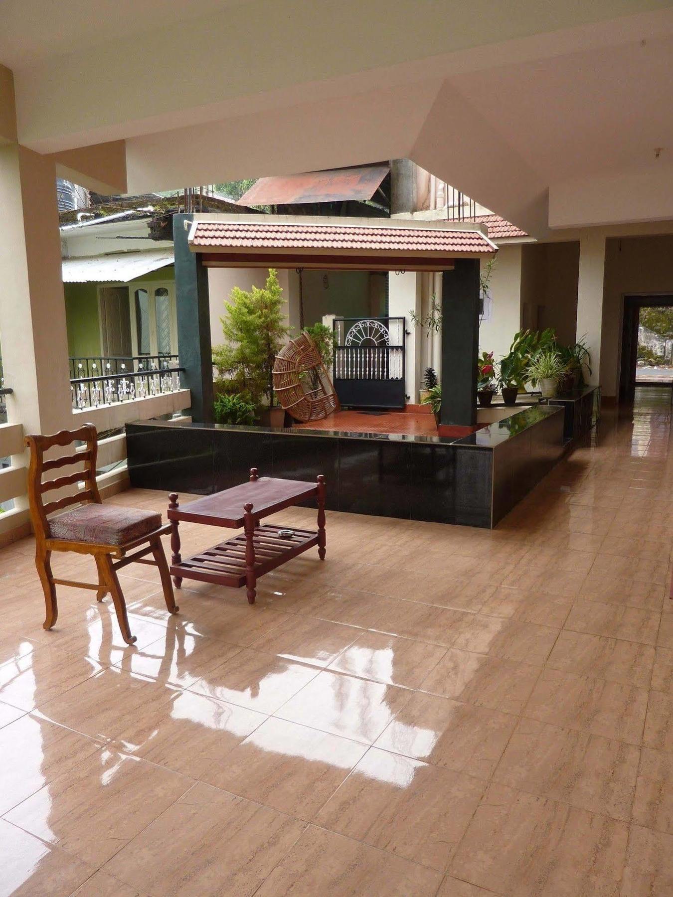 Jungle Palace Homestay เทกคาดี ภายนอก รูปภาพ