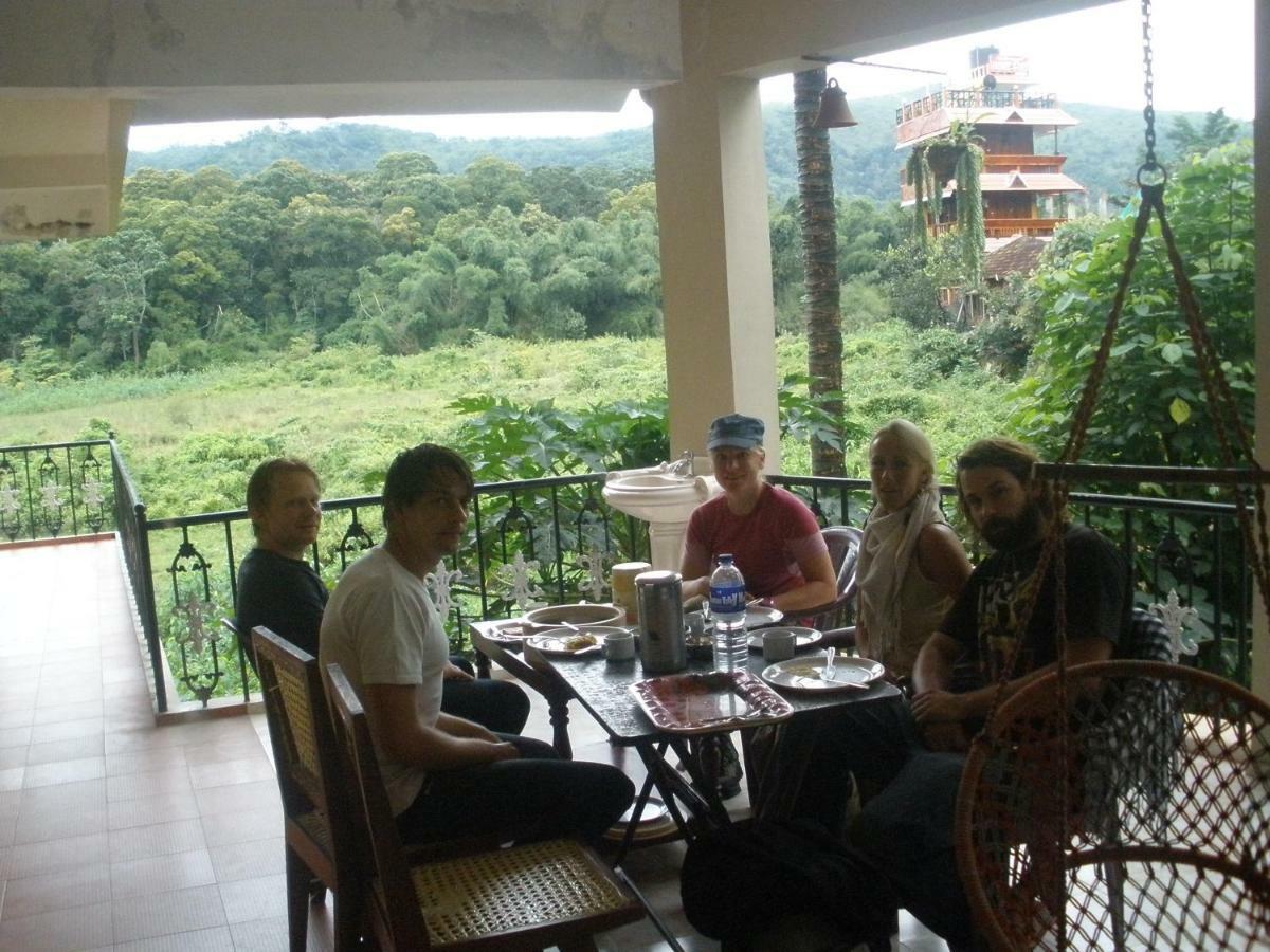 Jungle Palace Homestay เทกคาดี ภายนอก รูปภาพ
